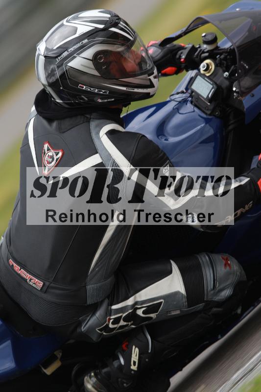 Archiv-2022/13 25.04.2022 Plüss Moto Sport ADR/Freies Fahren/backside